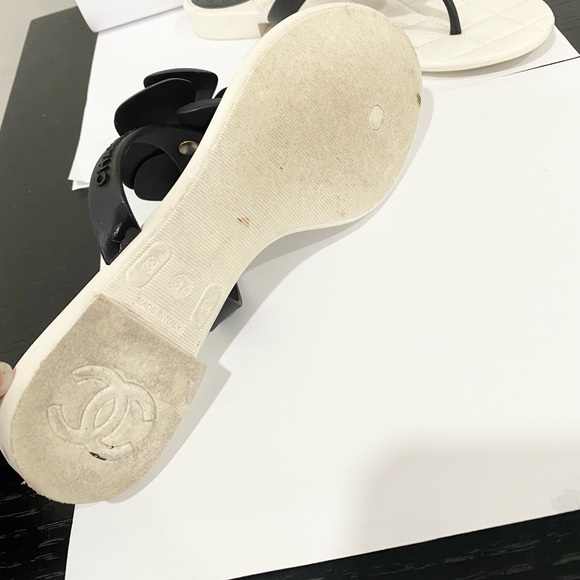 🖤🤍🖤Chanel Quilted Sandals - Picture 3 of 11